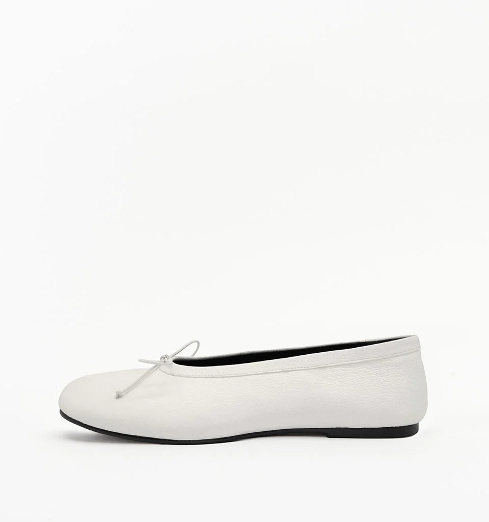 Lana - Image 11