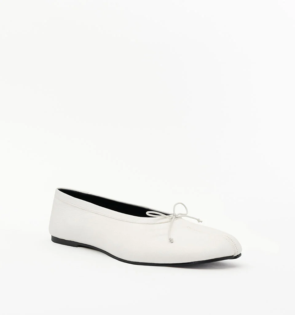 Lana - Image 13