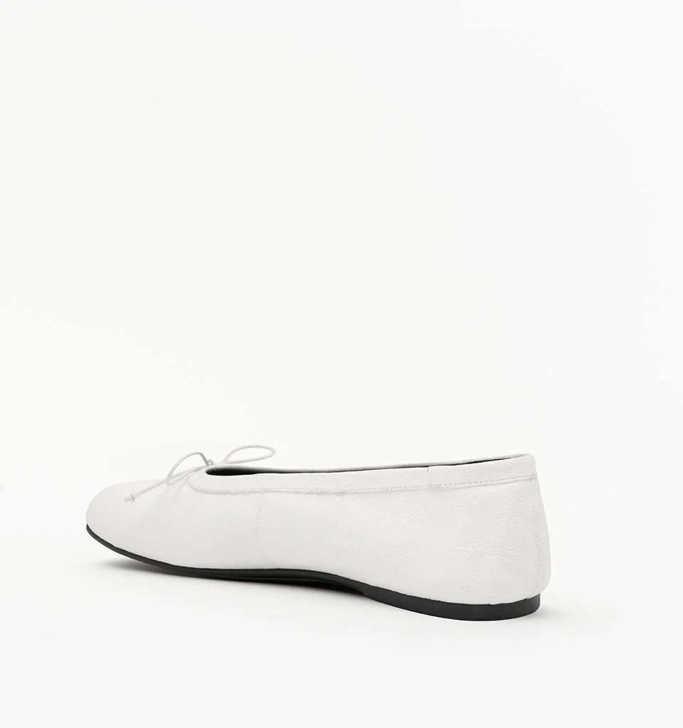 Lana - Image 14
